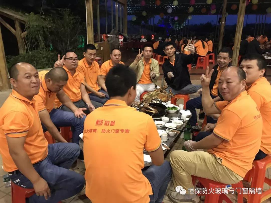 主題：“團結”與“效率”！精誠團結、再創新高！ --記公司在2017年10月17日組織了一場高明盈香戶外拓展旅游活動